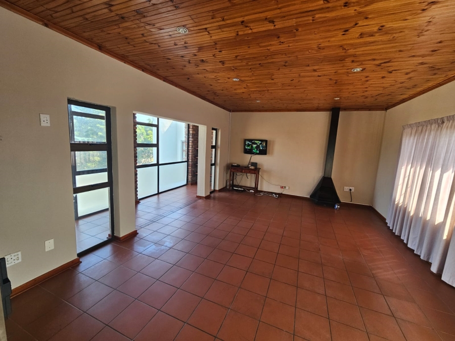 To Let 5 Bedroom Property for Rent in Stilbaai Wes Western Cape